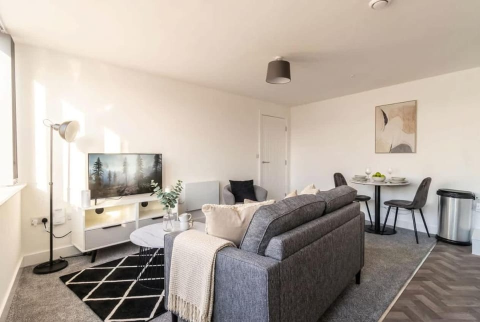 Bright 1 Bed Apartment in Central Wrexham Apartment in Wrexham