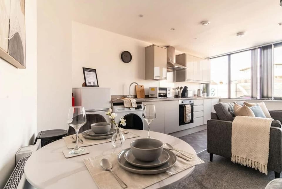 Bright 1 Bed Apartment in Central Wrexham Apartment in Wrexham