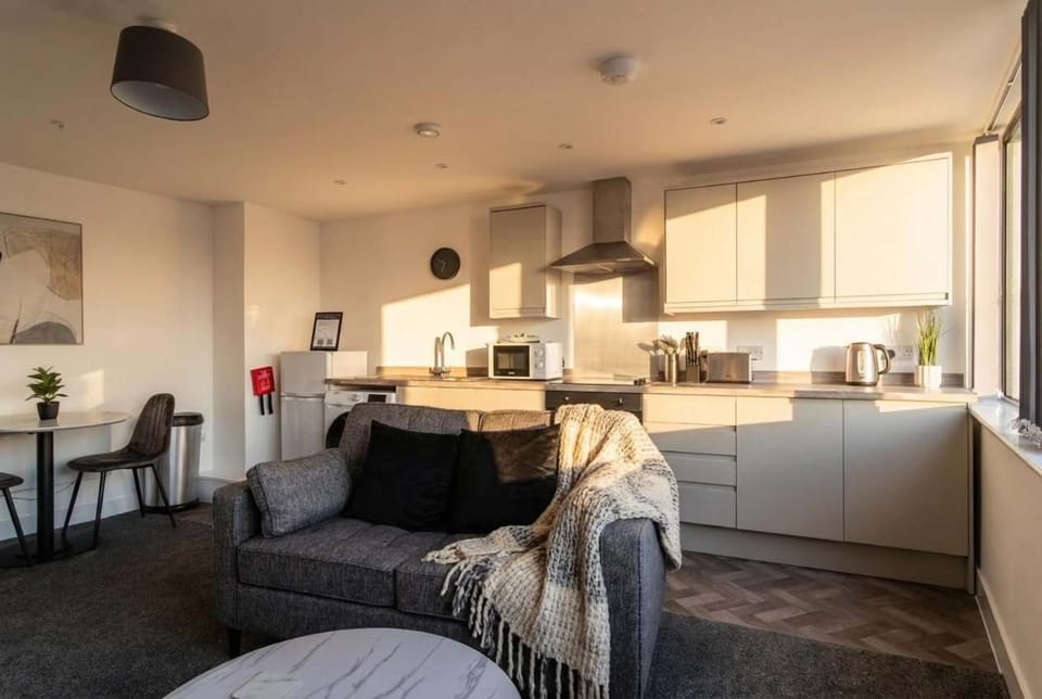 Bright 1 Bed Apartment in Central Wrexham Apartment in Wrexham