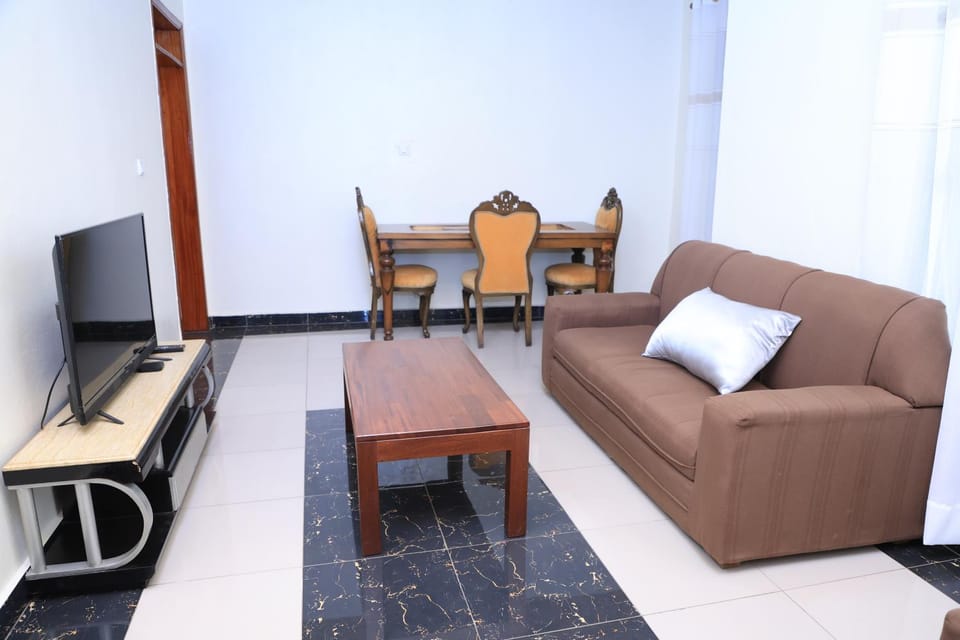 TV and multimedia, Seating area, Dining area