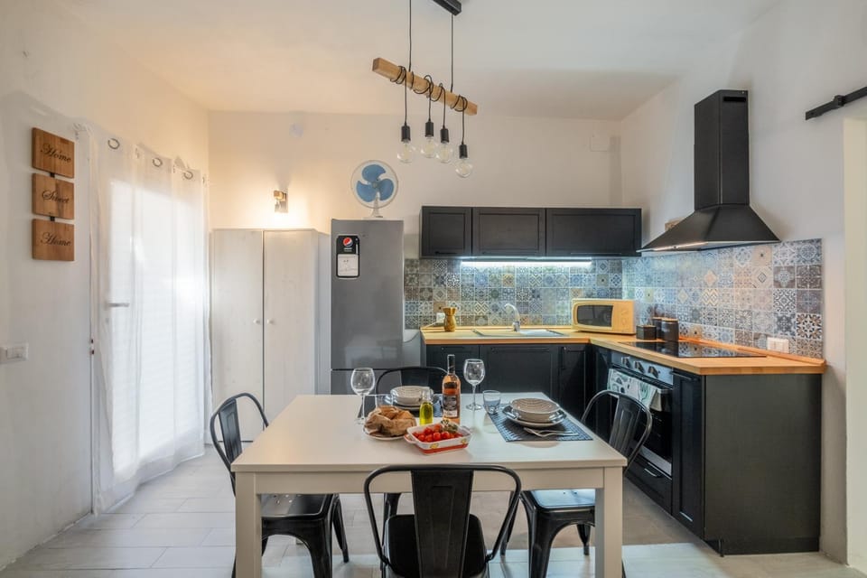 Property building, Kitchen or kitchenette, Living room