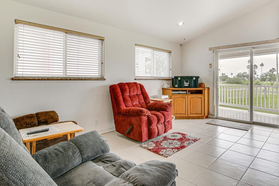 5 Mi to Beaches: Sunny Port Isabel Golf Retreat House in Port Isabel