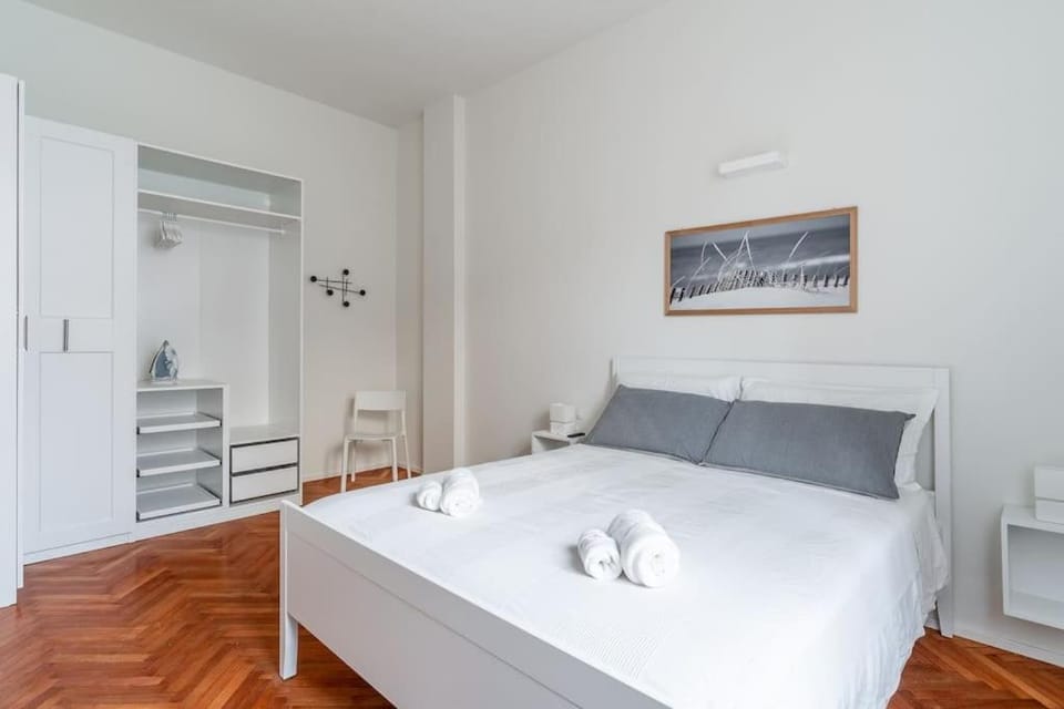 Urban Flat Papiniano - Walk to Duomo Navigli M2-M4 Apartment in Milan