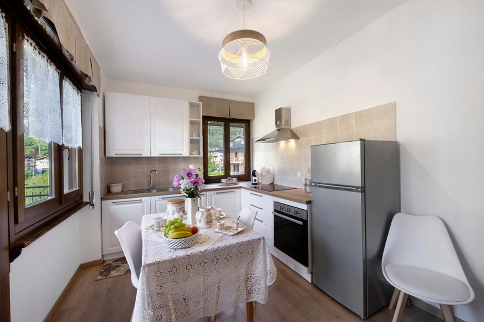 Property building, Kitchen or kitchenette, Living room