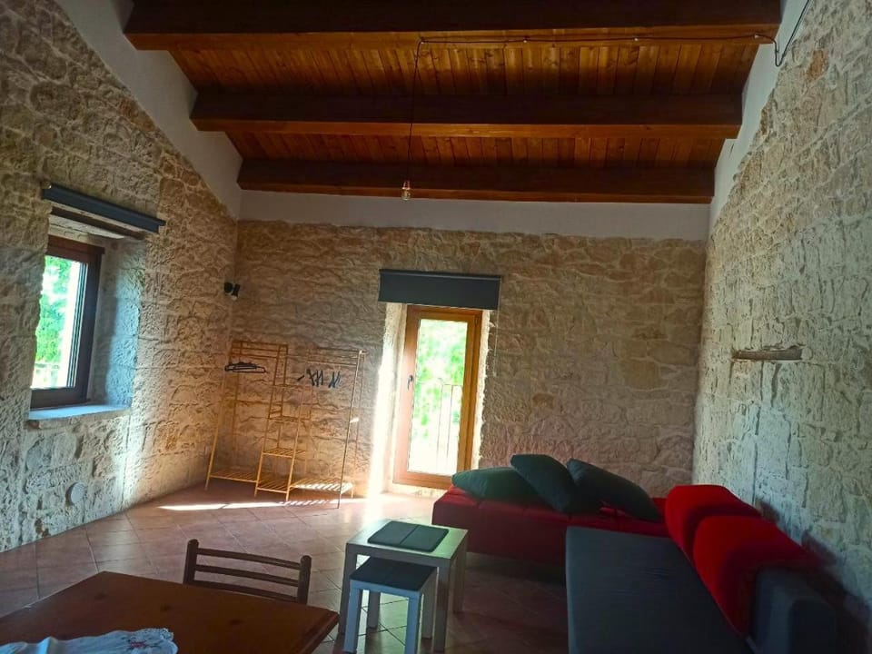 Winter, Summer, Living room, Seating area, furniture, heating, internet