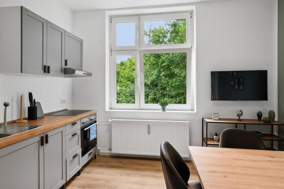 TV and multimedia, Coffee/tea facilities, Kitchen or kitchenette, Dining area, oven, pet friendly, stove, toaster, kitchen