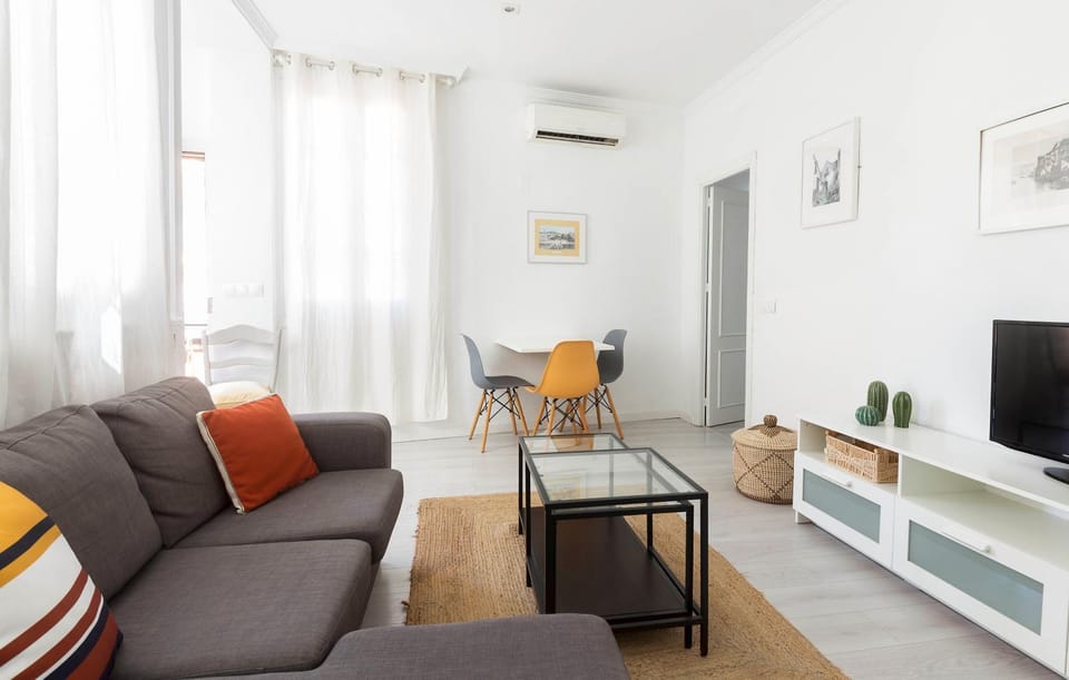 Communal lounge/ TV room, Living room, Seating area
