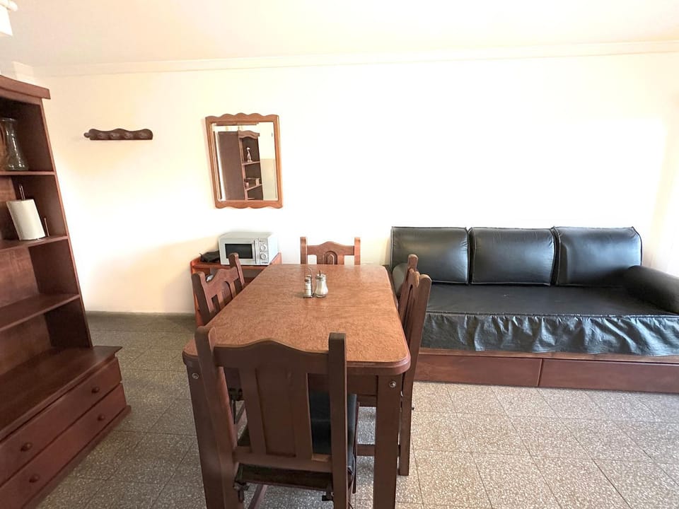 Communal lounge/ TV room, Living room, Seating area, microwave