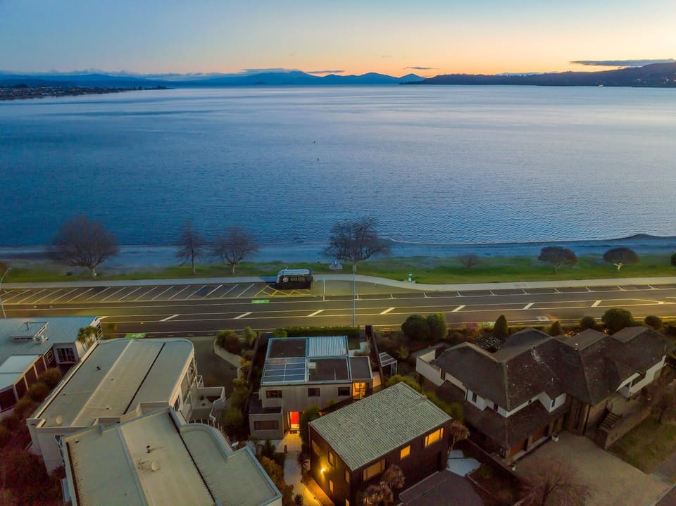 Bird's eye view, Lake view
