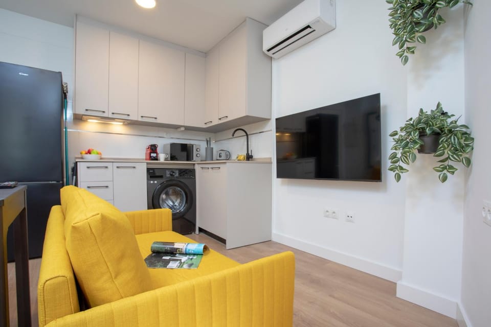 TV and multimedia, Kitchen or kitchenette, Living room, air conditioner