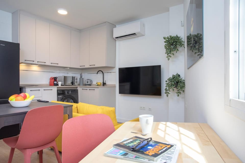 TV and multimedia, Kitchen or kitchenette, Living room, Dining area, washing machine, air conditioner
