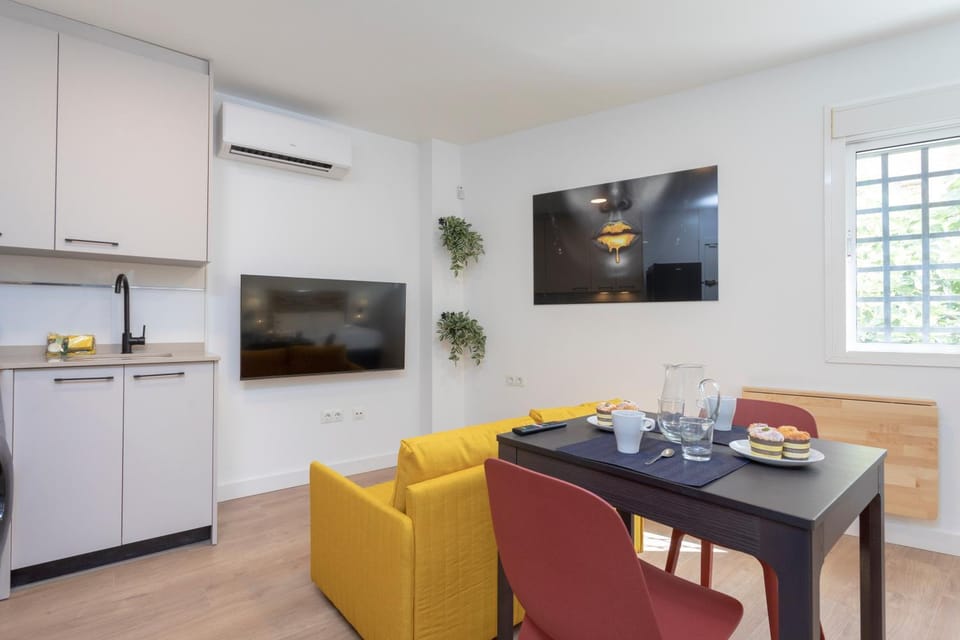 TV and multimedia, Kitchen or kitchenette, Living room, Dining area