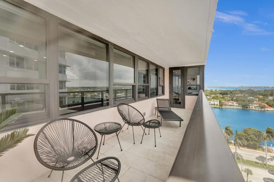 Amazing 3 bedrooms 3 bathrooms Beach Resort 1518 Apartment in Miami Beach