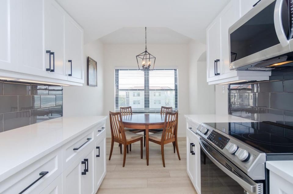 William the Cat by Bryant Real Estate House in Wrightsville Beach