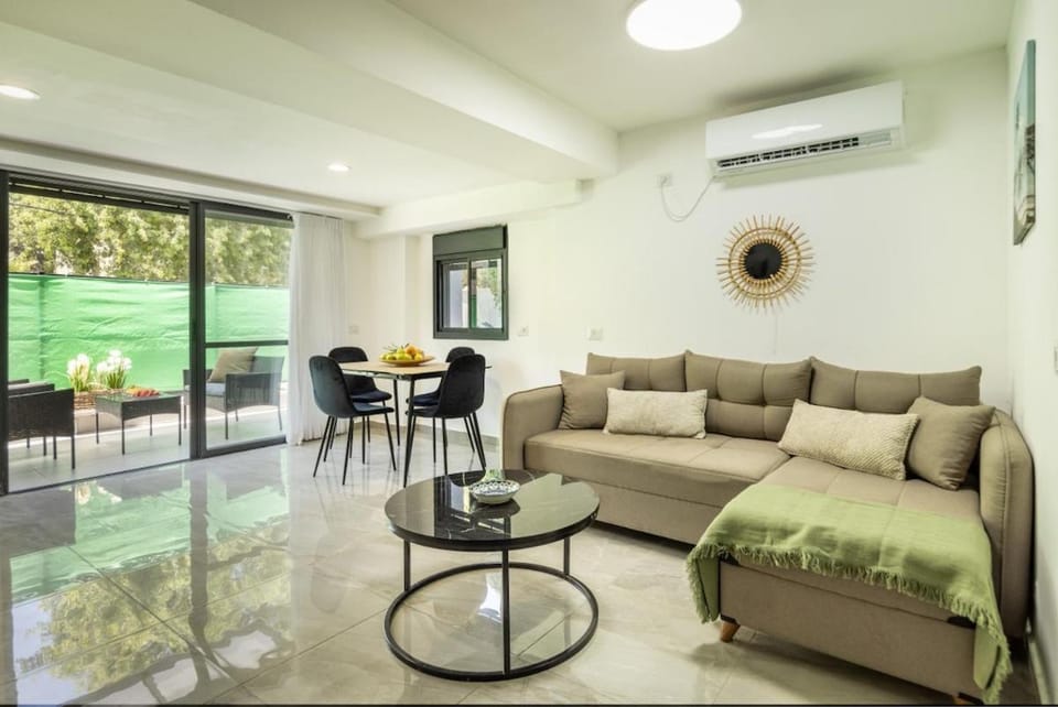 2BR Apt Bahai Gardens Haifa by SeaNRent Apartment in Haifa
