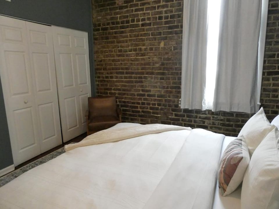 Telfair Place - 2BR Loft Overlooking Broughton Street Apartment in Savannah