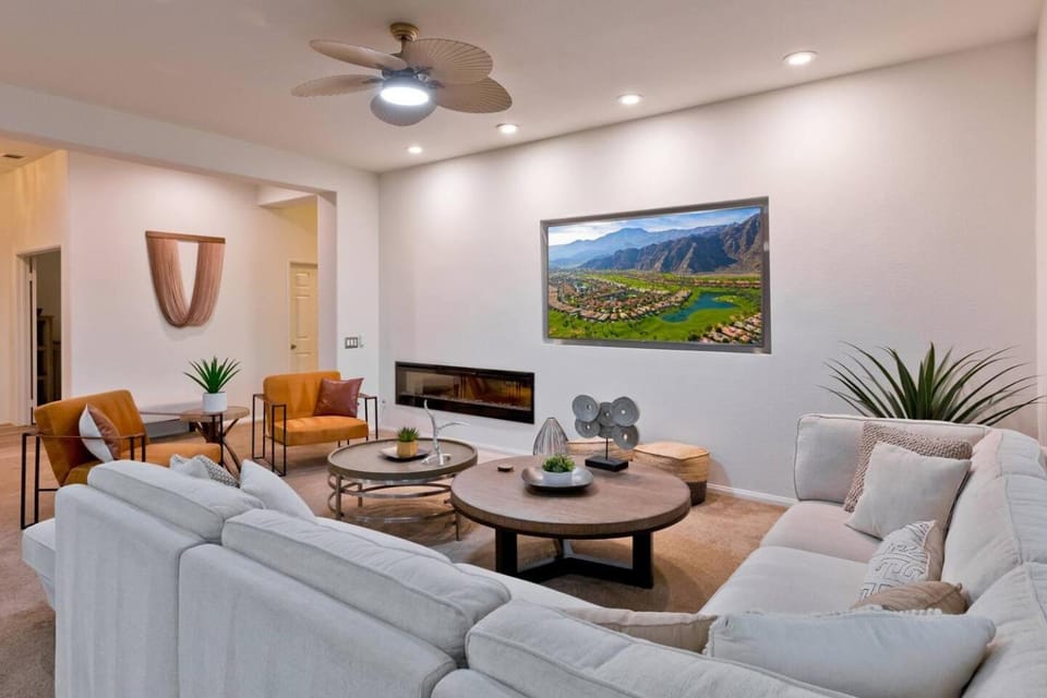 Ridge Overlook Stunning Mountain Views House in Desert Hot Springs