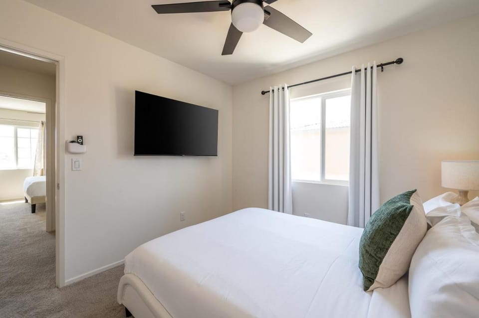 Entertainers Paradise Luxe Pool With Game Room[Free Spa Heating + Early Check-In] House in Indio