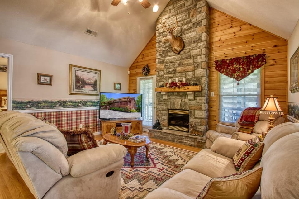 TV and multimedia, Living room, Seating area, Evening entertainment