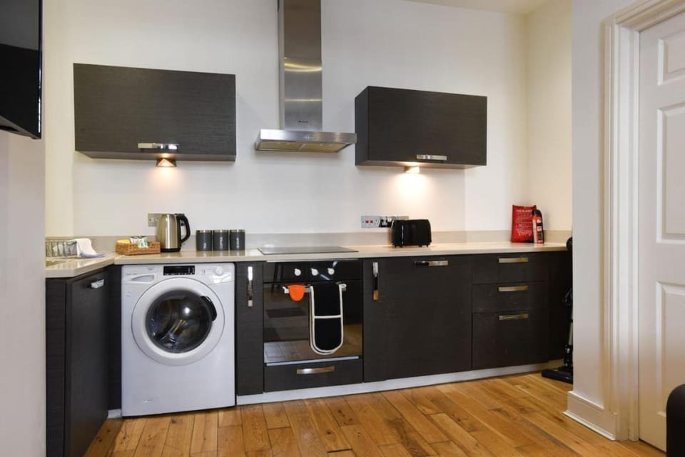 Air Maison - Charming 1-Bedroom Flat in Historic Old Portsmouth Apartment in Portsmouth