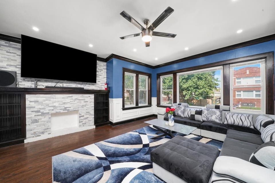 Gorgeous 5 BR Gem with Games House in Chicago