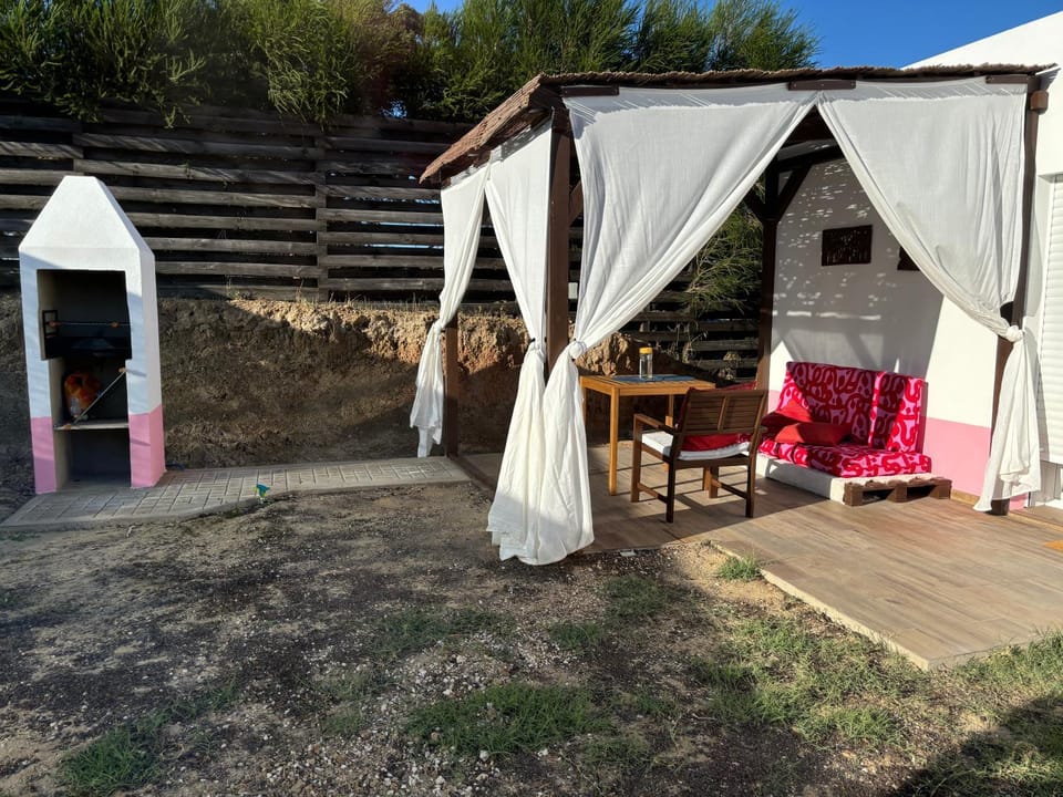BBQ facilities, Garden, Dining area