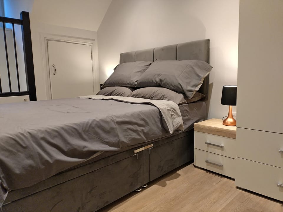 Bed, Photo of the whole room, Bedroom