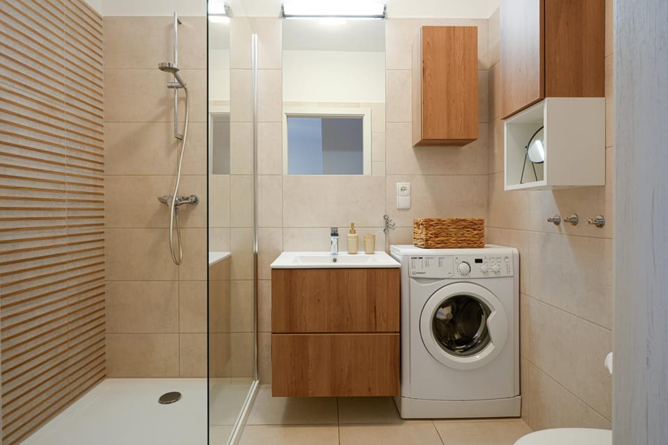 Bathroom, washing machine