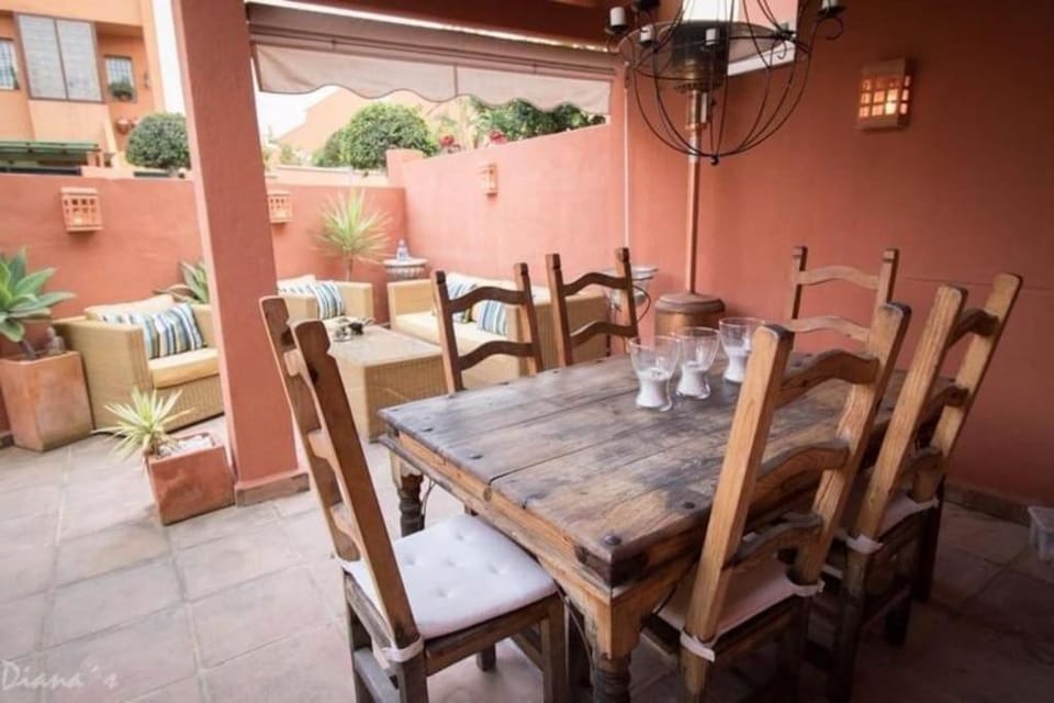 023 Enchanting 4 Bed Traditional Townhouse in Benalmadena Costa House in Benalmadena