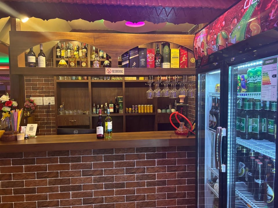 Lounge or bar, Food and drinks, Drinks