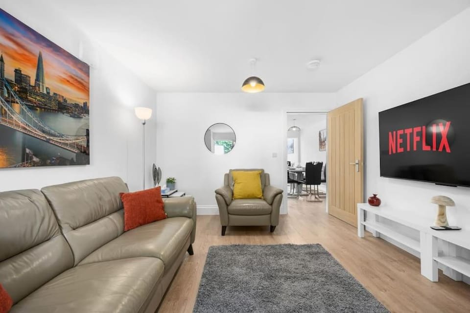 Chique Luxurious Modern Home House in England