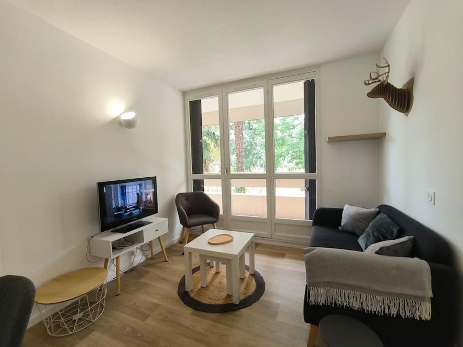 Spacieux-3 chambres 4 pers-Ideal longue durée-Calme-pking- Apartment in Pau