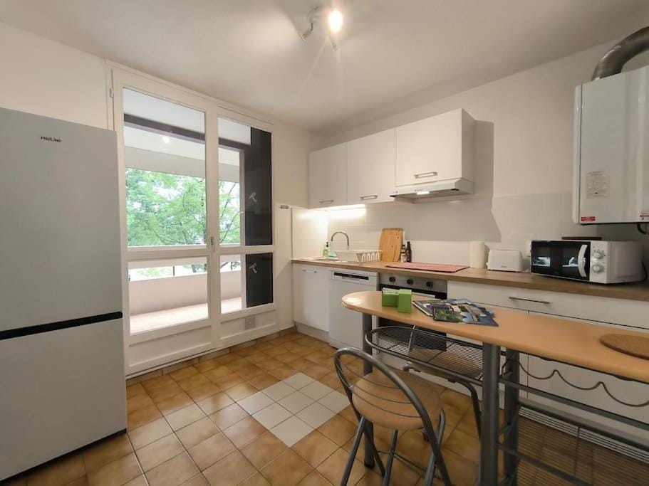 Spacieux-3 chambres 4 pers-Ideal longue durée-Calme-pking- Apartment in Pau
