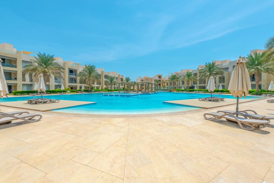 Elegant apartment with pool and beach access Apartment in Hurghada