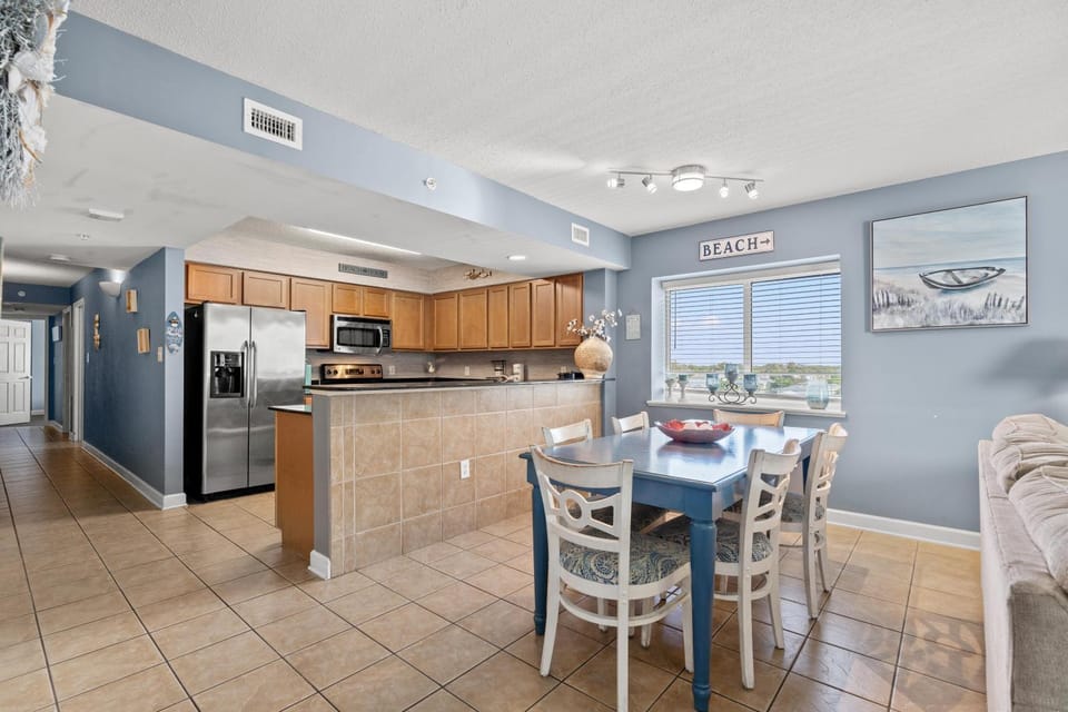 Malibu Pointe 401 Second row ocean view-Crescent Beach Section House in Crescent Beach
