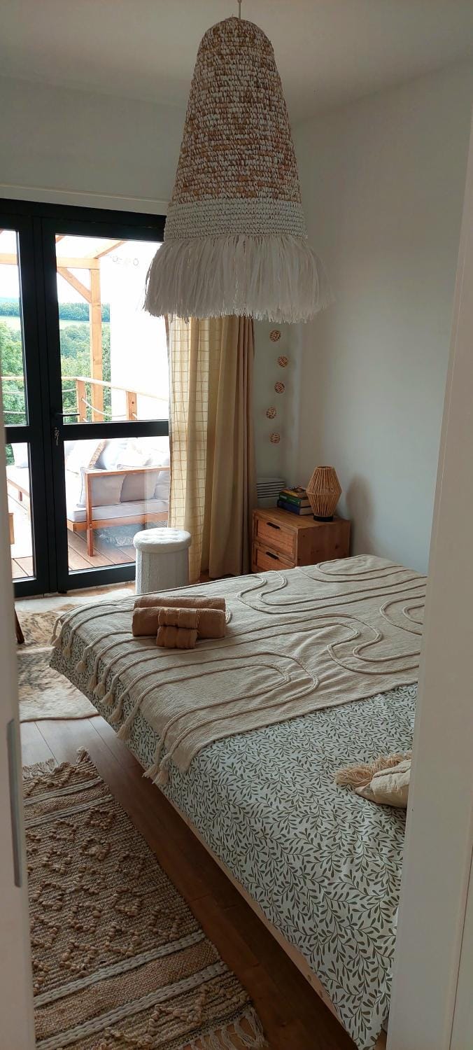 Bed, Photo of the whole room, Bedroom