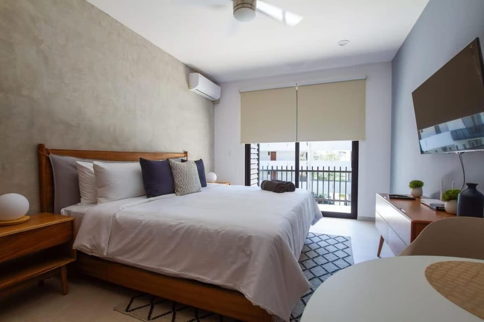 Bed, TV and multimedia, Photo of the whole room, Bedroom, air conditioner