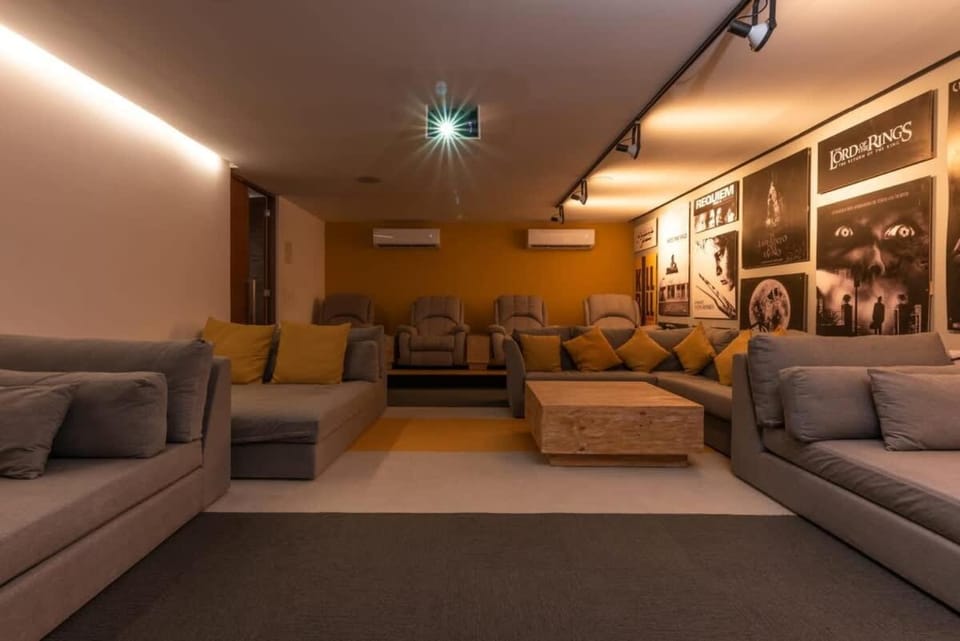 Communal lounge/ TV room, Meeting/conference room, air conditioner