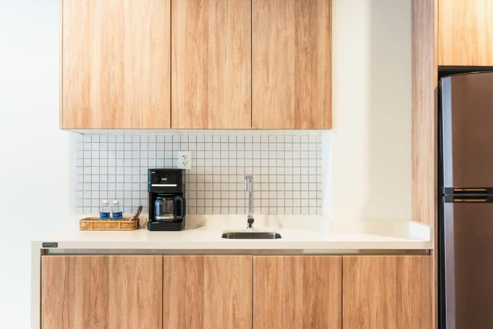 Coffee/tea facilities, Kitchen or kitchenette, air conditioner