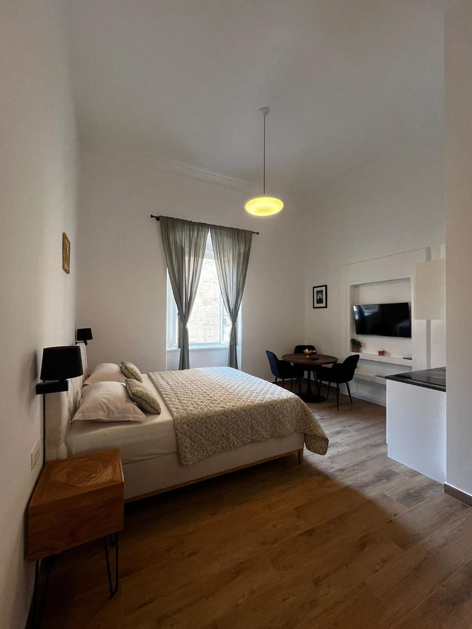 Communal lounge/ TV room, Bed, TV and multimedia, Photo of the whole room, Seating area, Bedroom