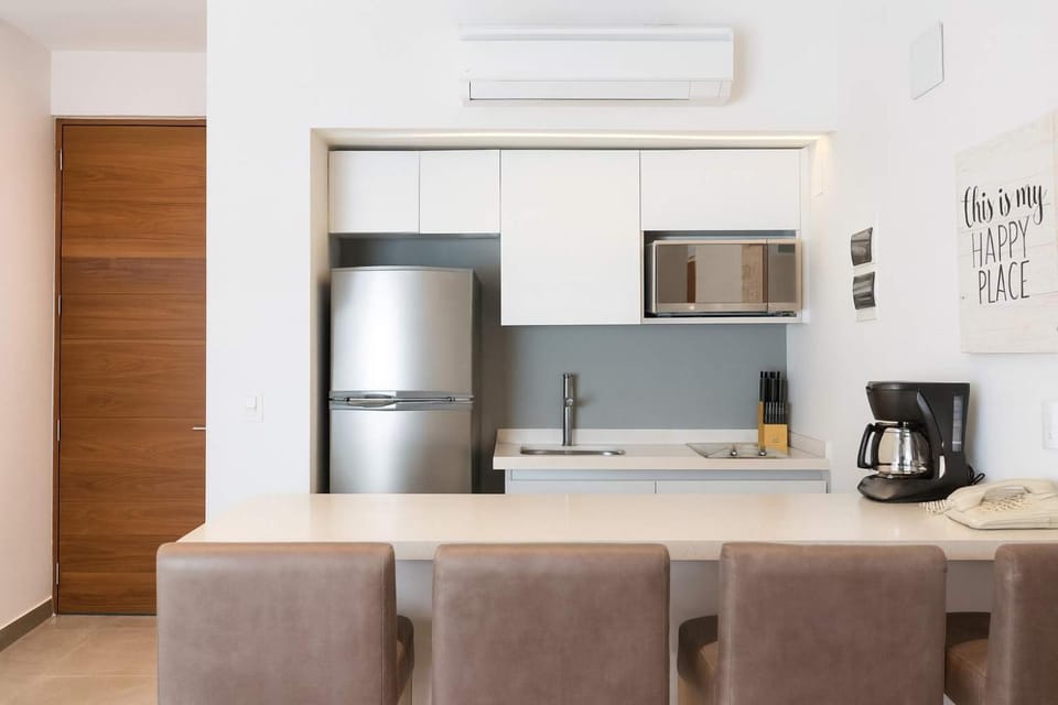 Luxury Condo 1BR Kitchen AC Gym Pool Cinema House in Playa del Carmen