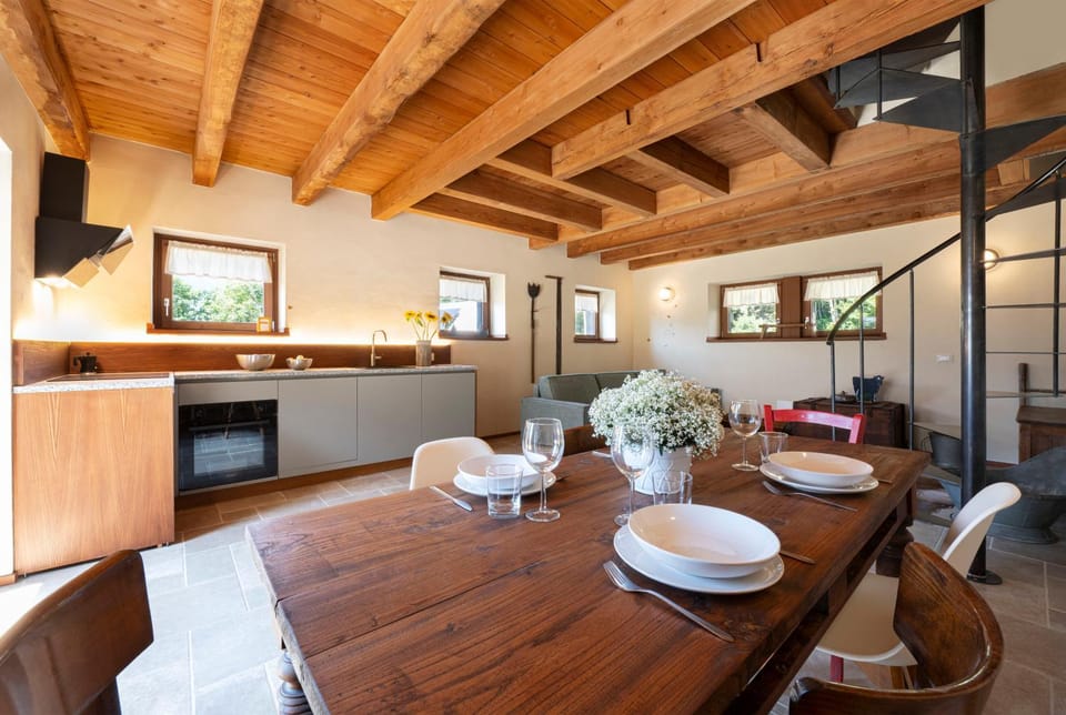 Kitchen or kitchenette, Living room, Seating area, Dining area, pet friendly