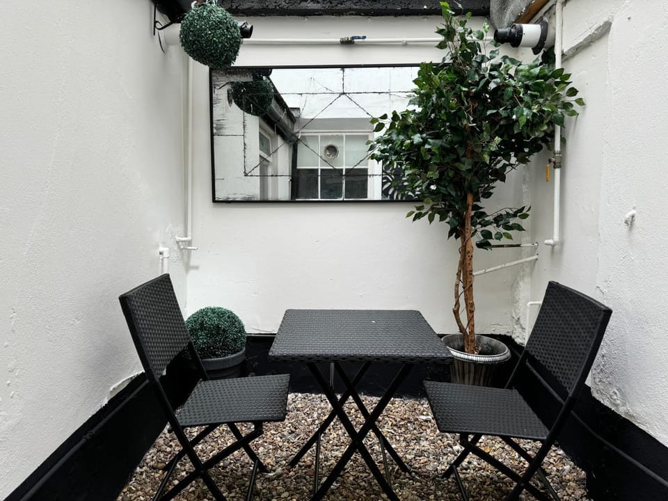 Seating area, Inner courtyard view