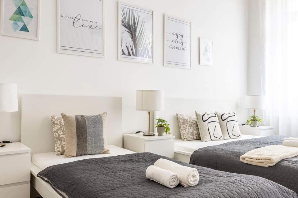 Bed, Decorative detail, Bedroom, towels