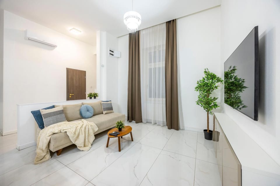 TV and multimedia, Living room, Seating area, air conditioner