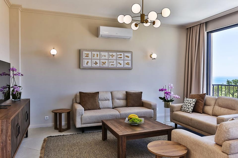 Living room, Pool view, Sea view