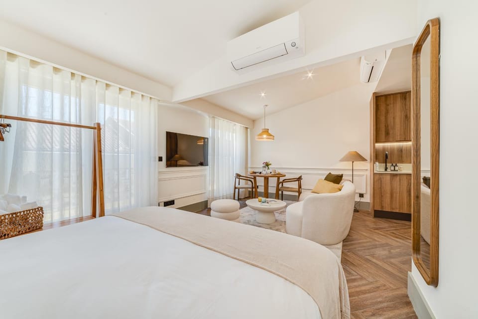 Bed, TV and multimedia, Living room, Seating area, Bedroom, wardrobe, air conditioner