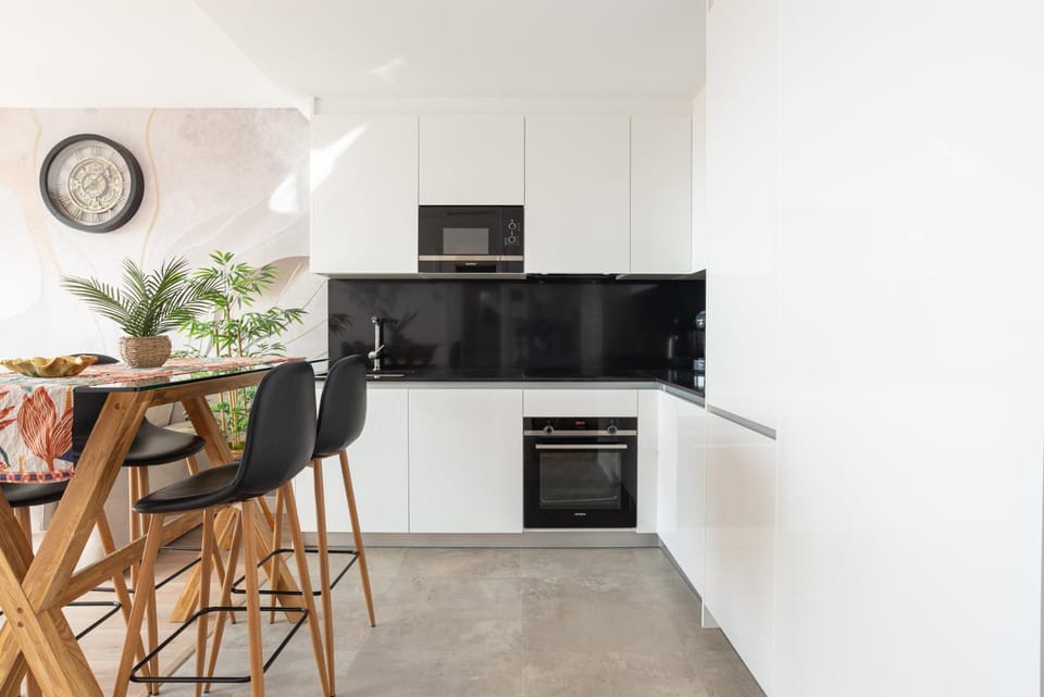 Kitchen or kitchenette, Dining area, oven, stove