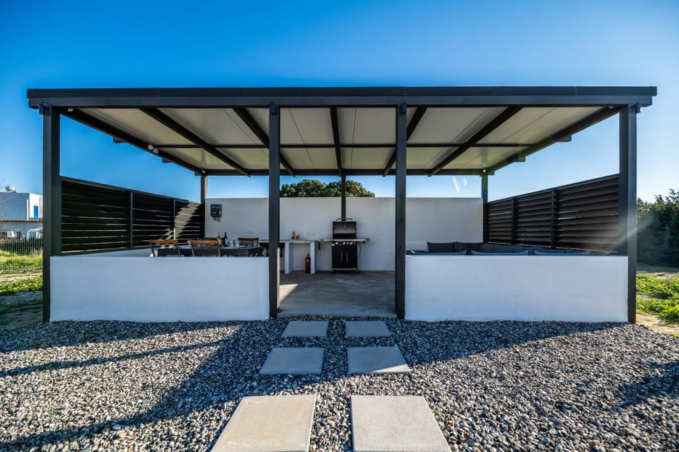 Patio, Day, BBQ facilities