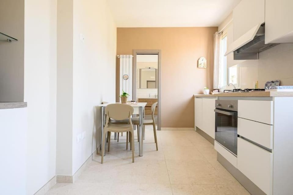 Kitchen or kitchenette, Dining area, dishwasher, minibar, oven, pet friendly, stove